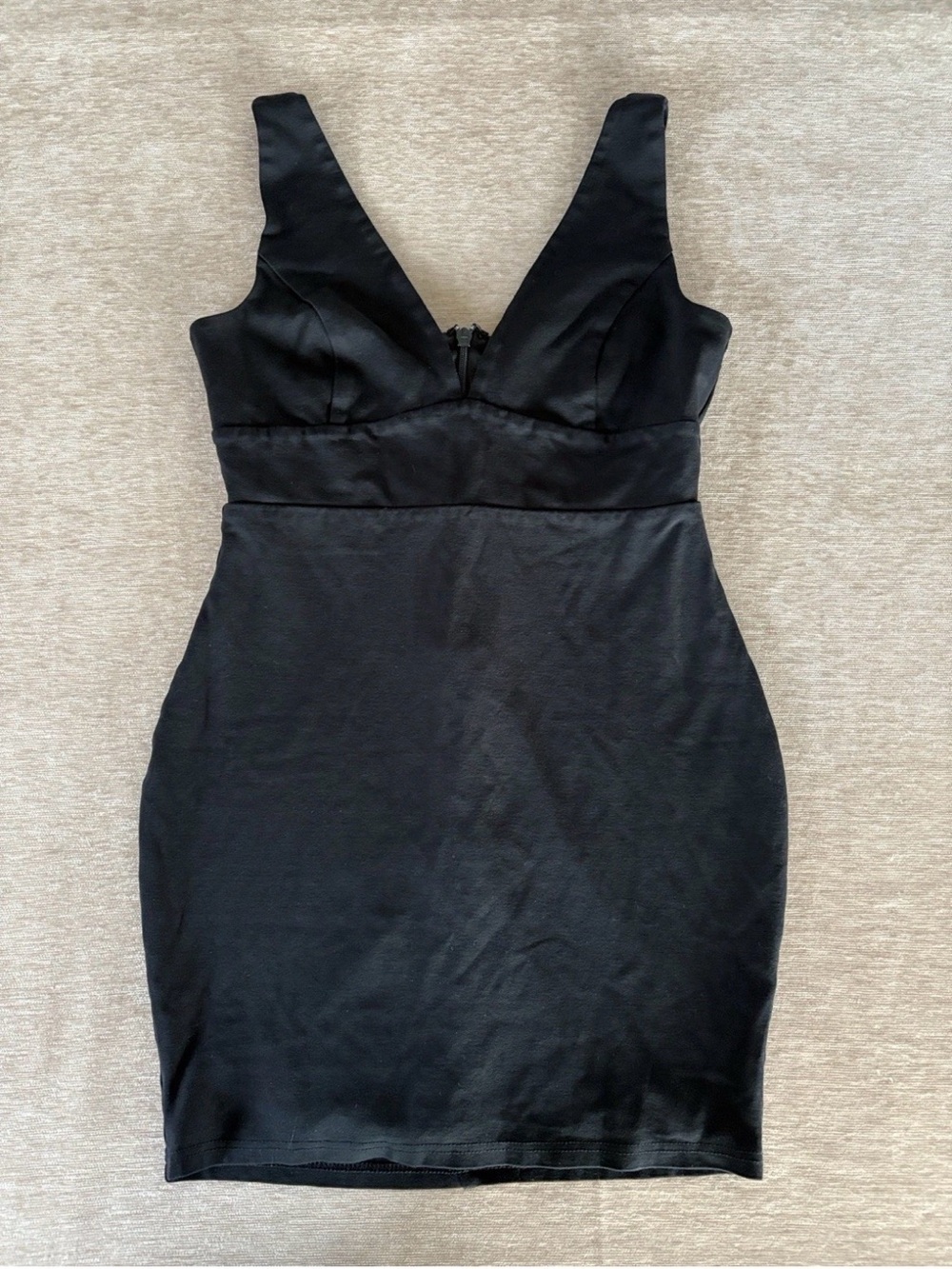 Lulu's Black V-Neck Fitted Bodycon Sheath Mini Dress w/ Back Zipper Size M
